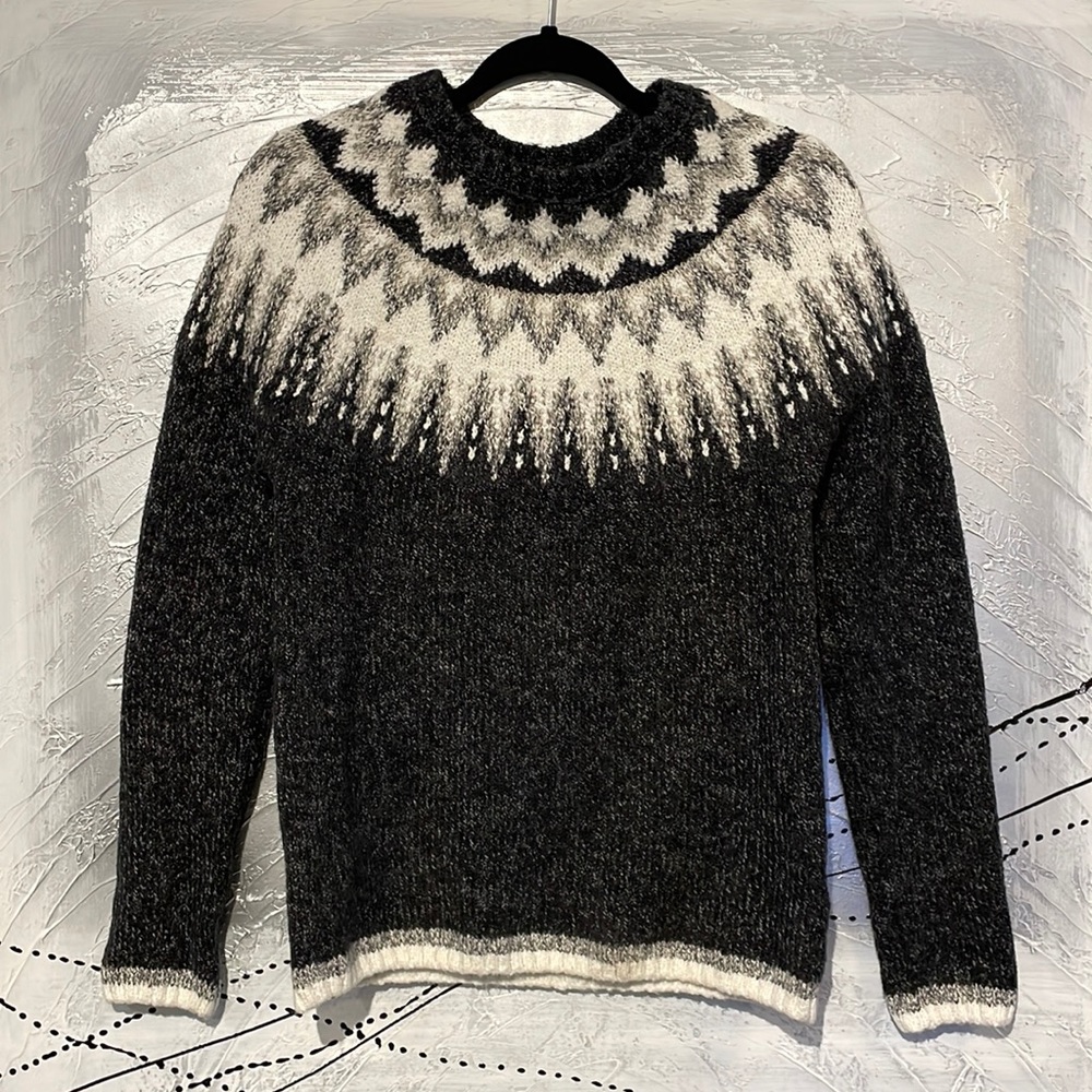 Wind River Sweater Size M Grey & White NWT